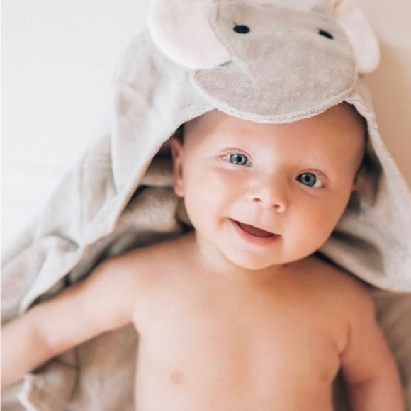 Elegant baby gray elephant hooded baby towel - Picture 4 of 4